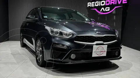 Kia Forte Sedan LX Aut usado (2020) color Gris Metalico precio $289,900