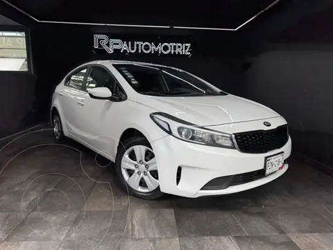 Kia Forte Sedan L Aut usado (2018) color Blanco precio $199,000
