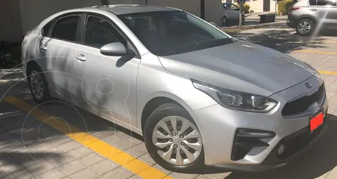 Kia Forte Sedan L usado (2020) color Gris precio $255,000