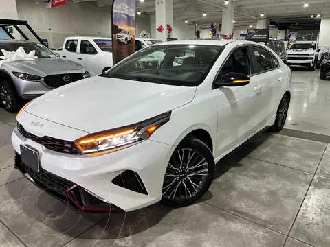 Kia Forte Sedan 2.0L GT Line Aut usado (2024) color Blanco financiado en mensualidades(enganche $115,785 mensualidades desde $8,858)