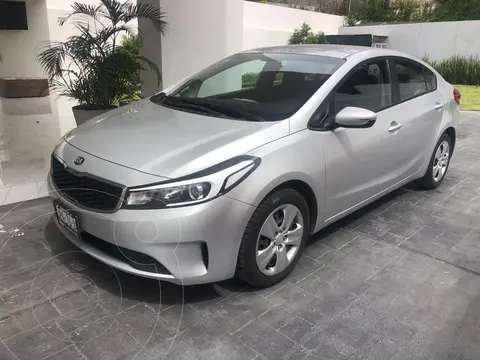 Kia Forte Sedan 2.0L LX usado (2018) color Plata precio $210,000