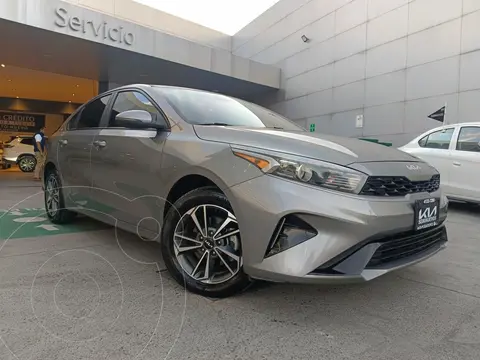 Kia Forte Sedan 2.0L LX usado (2022) color Gris precio $310,000