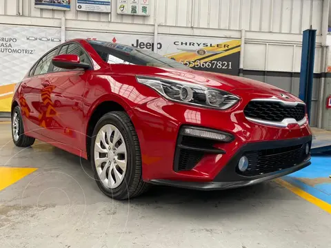 Kia Forte Sedan L Aut usado (2021) color Rojo precio $295,000