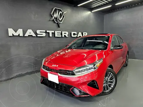 Kia Forte Sedan 2.0L LX usado (2022) color Rojo precio $385,000
