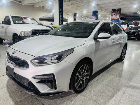 Kia Forte Sedan EX Aut usado (2019) color Plata financiado en mensualidades(enganche $65,400 mensualidades desde $5,003)