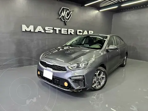 Kia Forte Sedan LX Aut usado (2020) color Gris Metalico precio $258,000