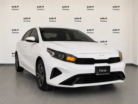 Kia Forte Sedan 2.0L EX Aut usado (2024) color Blanco Nieve Perla precio $400,000