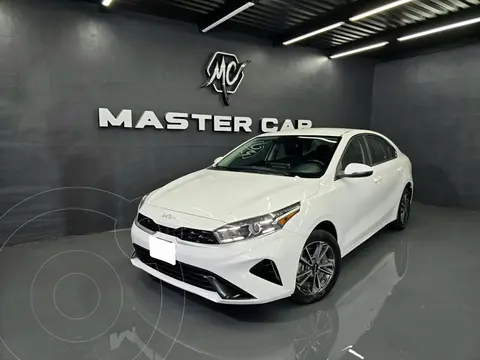 Kia Forte Sedan 2.0L EX Aut usado (2022) color Blanco precio $339,000