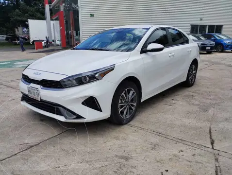 Kia Forte Sedan 2.0L LX usado (2022) color Blanco precio $309,000