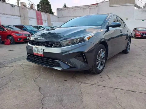 Kia Forte Sedan 2.0L EX Aut usado (2024) color Gris precio $419,000