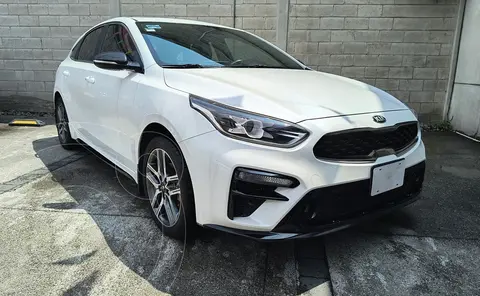 foto Kia Forte Sedán GT Line usado (2021) color Blanco precio $360,000
