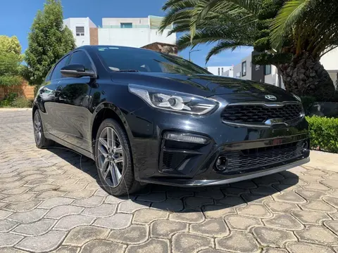 Kia Forte Sedan EX Aut usado (2019) color Negro financiado en mensualidades(enganche $55,600)