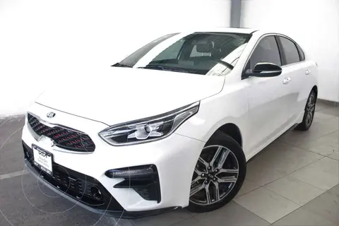 Kia Forte Sedan GT Line Aut usado (2020) color Blanco precio $390,000