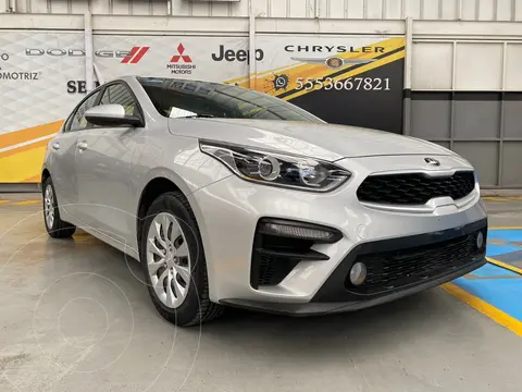 Kia Forte Sedan L Aut usado (2021) color plateado precio $290,000