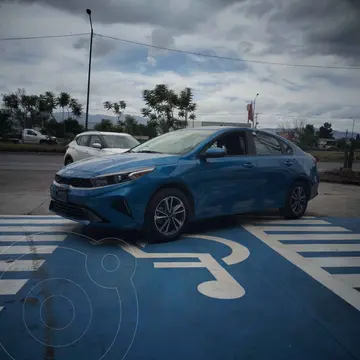 Kia Forte Sedan 2.0L LX usado (2023) color Azul precio $310,000