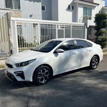 Kia Forte Sedan 2.0L LX usado (2019) color Blanco precio $240,000