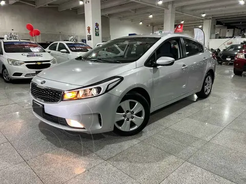 Kia Forte Sedan LX usado (2018) color Plata precio $199,900