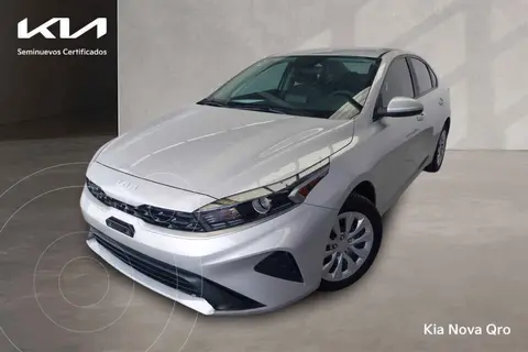 Kia Forte Sedan 2.0L LX usado (2023) color Plata financiado en mensualidades(enganche $84,202 mensualidades desde $7,228)