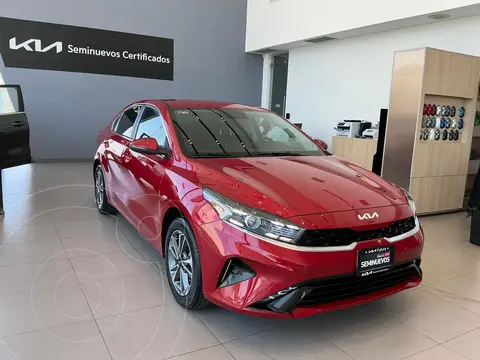 Kia Forte Sedan EX usado (2024) color Rojo Encendido precio $365,000