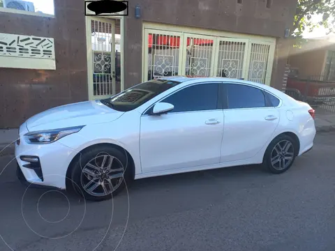 Kia Forte Sedan EX Aut usado (2019) color Blanco precio $240,000