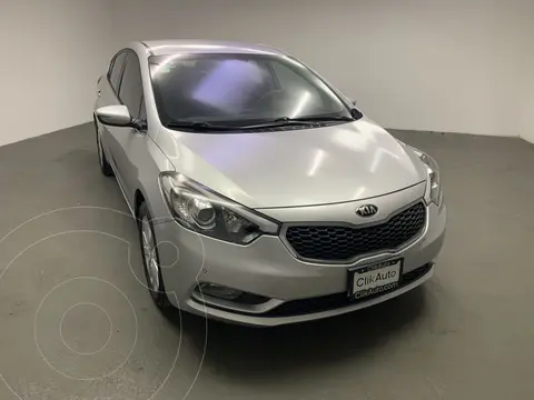 Kia Forte Sedan EX Aut usado (2016) color Plata financiado en mensualidades(enganche $31,000 mensualidades desde $5,600)