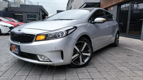 Kia Forte Sedan SX Aut usado (2018) color plateado precio $260,000