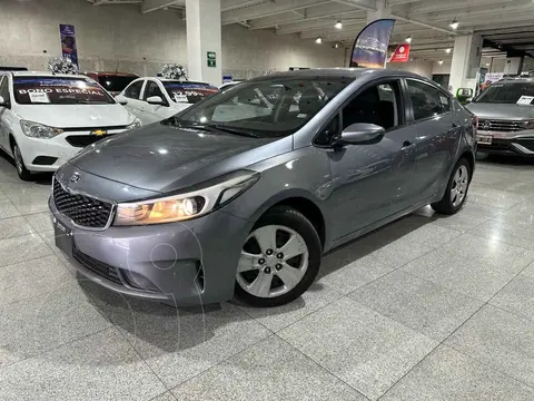 Kia Forte Sedan L usado (2018) color Gris precio $189,900