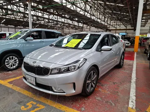 Kia Forte Sedan LX Aut usado (2017) color Plata financiado en mensualidades(enganche $67,000 mensualidades desde $6,250)