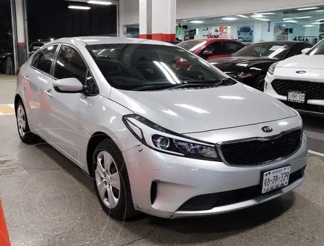 Kia Forte Sedan L usado (2018) color Gris precio $175,000