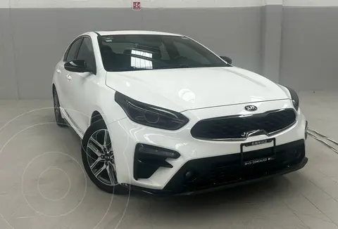 Kia Forte Sedan GT Line usado (2021) color Blanco precio $325,000