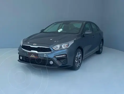 Kia Forte Sedan LX usado (2019) color Gris Oscuro precio $239,000