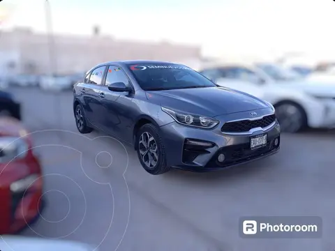 foto Kia Forte Sedán LX usado (2019) color Gris precio $255,000
