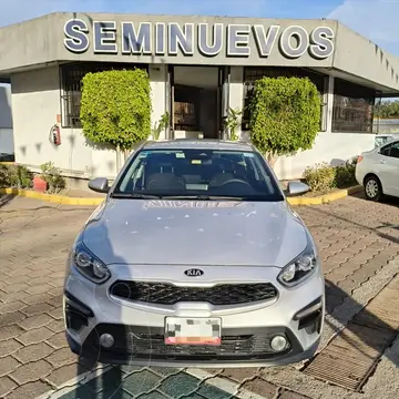 Kia Forte Sedan L Aut usado (2020) color Gris precio $239,000