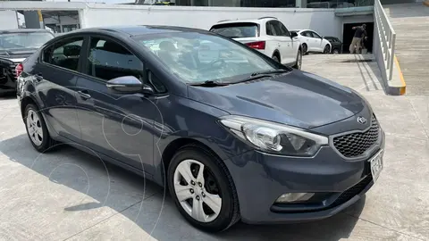 Kia Forte Sedan LX Aut usado (2016) color Azul Oscuro precio $153,000