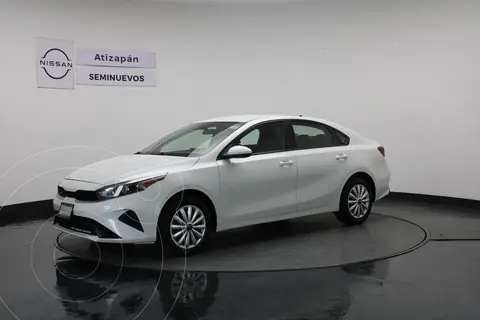 Kia Forte Sedan 2.0L LX usado (2022) color Blanco precio $270,000