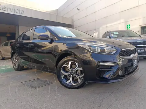 Kia Forte Sedan LX Aut usado (2021) color Negro precio $278,000