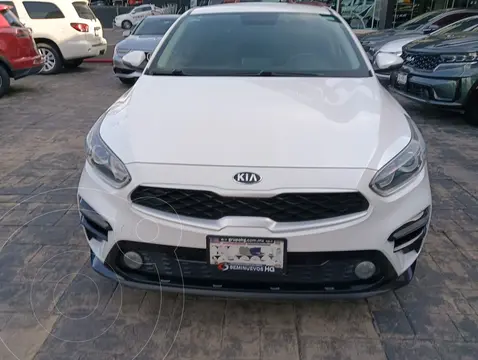 Kia Forte Sedan LX Aut usado (2021) color Blanco precio $260,000