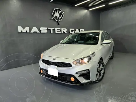 Kia Forte Sedan LX Aut usado (2019) color Plata precio $269,000