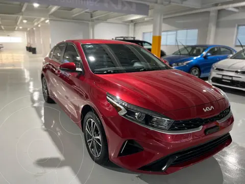Kia Forte Sedan LX usado (2023) color Rojo Encendido precio $320,000