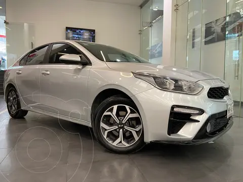 Kia Forte Sedan LX usado (2019) color plateado precio $209,600