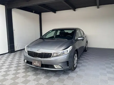 Kia Forte Sedan LX usado (2017) color Gris precio $192,000