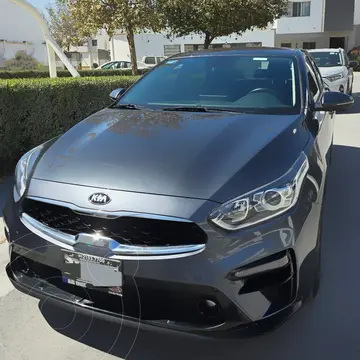 Kia Forte Sedan 2.0L EX Aut usado (2021) color Gris precio $265,000