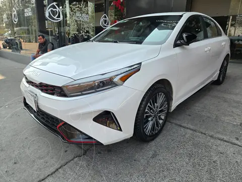 Kia Forte Sedan 2.0L GT Line Aut usado (2022) color Blanco precio $327,000