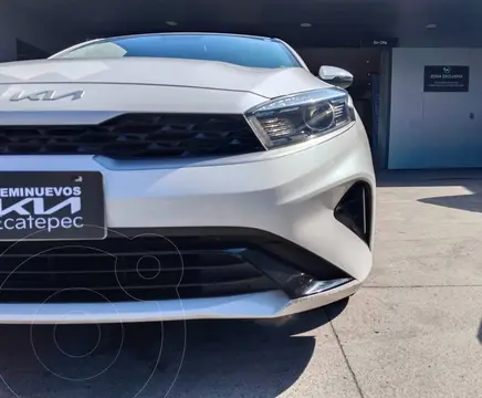 Kia Forte Sedan 2.0L LX usado (2022) color Blanco financiado en mensualidades(enganche $81,988 mensualidades desde $9,434)