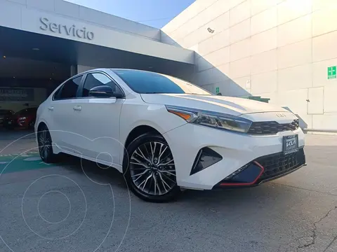 Kia Forte Sedan 2.0L GT Line Aut usado (2023) color Blanco precio $395,000