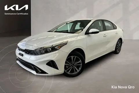 Kia Forte Sedan 2.0L LX usado (2024) color Blanco financiado en mensualidades(enganche $106,002 mensualidades desde $9,100)