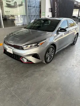 Kia Forte Sedan 2.0L GT Line Aut usado (2024) color Gris precio $349,000