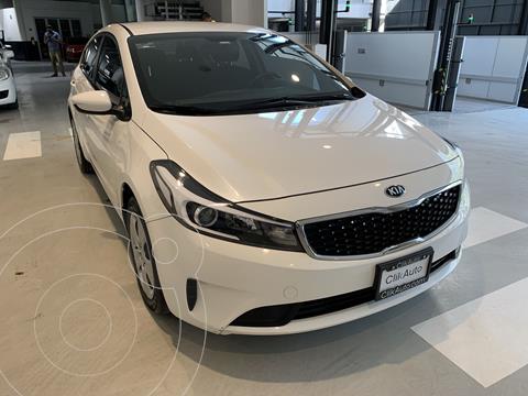 foto Kia Forte Sedán 2.0L LX usado (2018) color Blanco precio $225,000