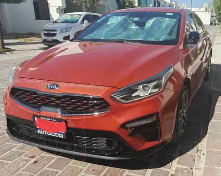 Kia Forte Sedan GT usado (2021) color Naranja precio $319,000