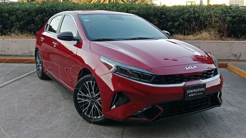 Kia Forte Sedan 2.0L GT Line Aut usado (2023) color Rojo financiado en mensualidades(enganche $86,594 mensualidades desde $9,964)